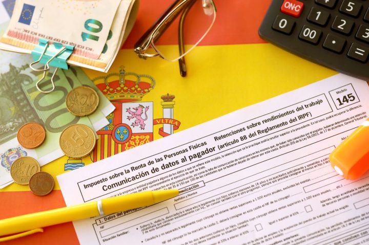 Modelo 145 spanish tax form dedicated to personal income tax IRPF for calculating the personal income tax withholding applied to your wages each month